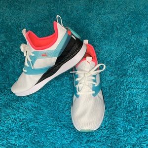 Women pumas shoes size 8.5